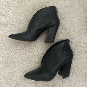 Vince Camuto black booties size 7